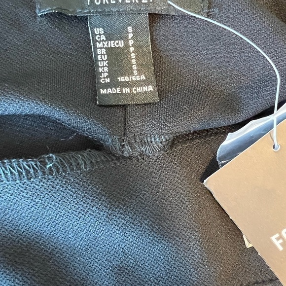 FOREVER 21 Women’s Black Jumpsuit Size Small NWT - Picture 6 of 7